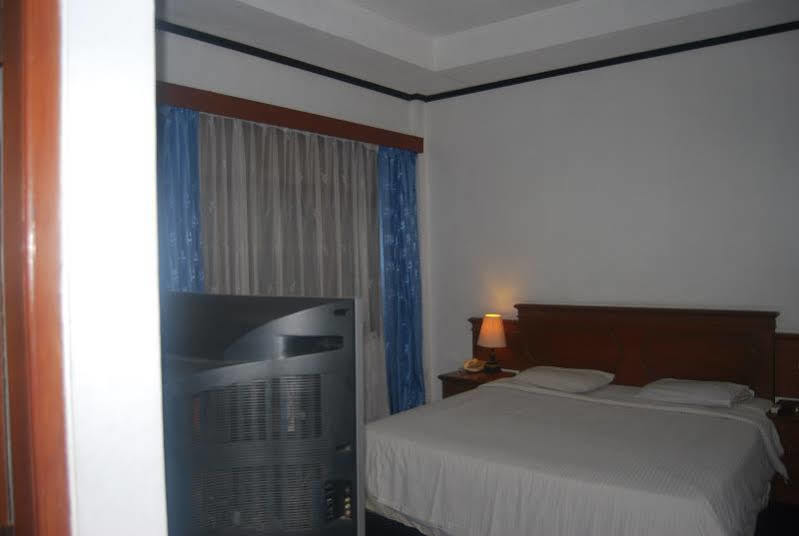 Sadinah Sahid Josodipuro Hotel Colomadu Exterior photo